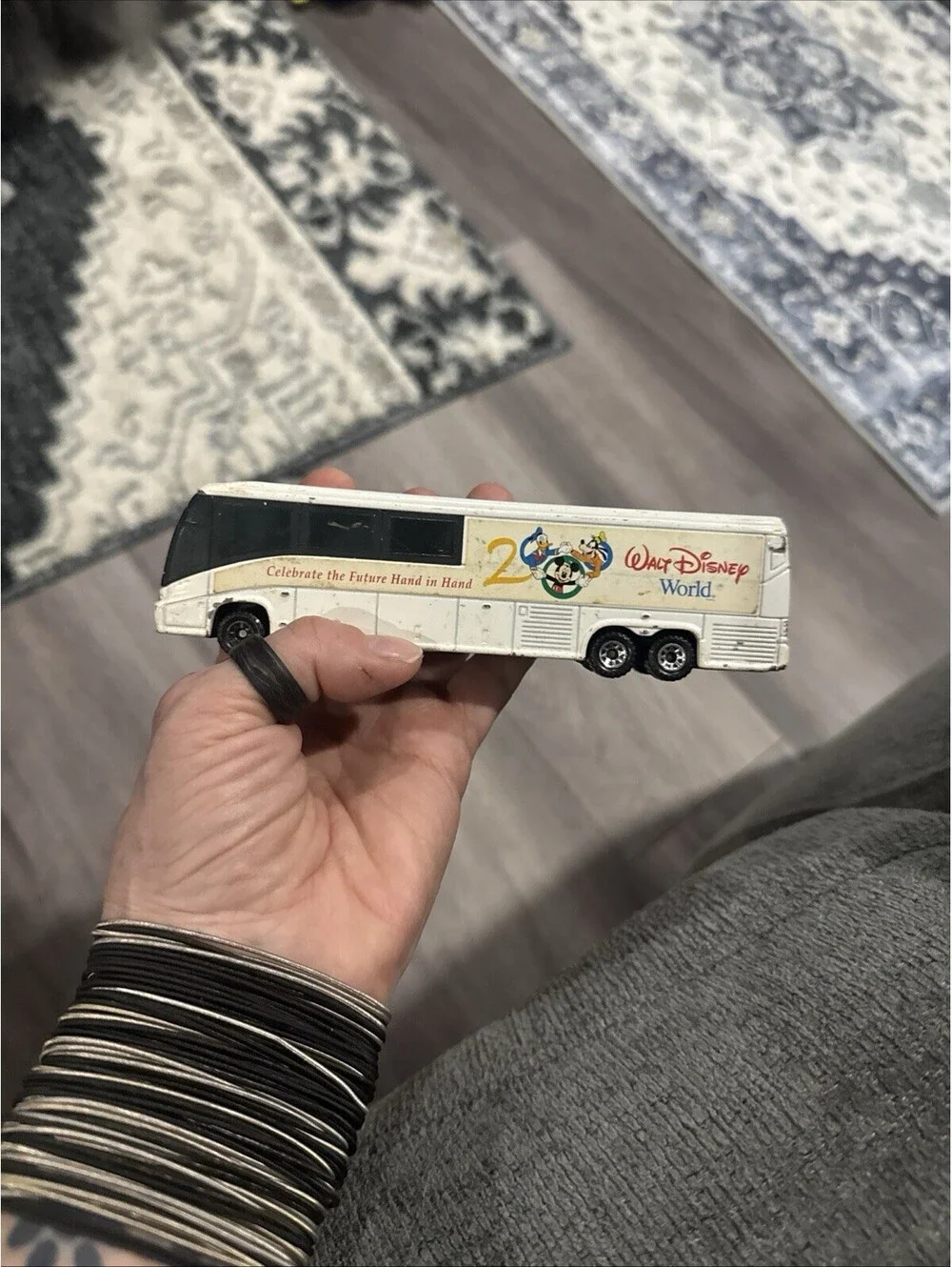 Matchbox MC2 Coach Disney Bus Diecast 1999 Mickey Mouse & Friends